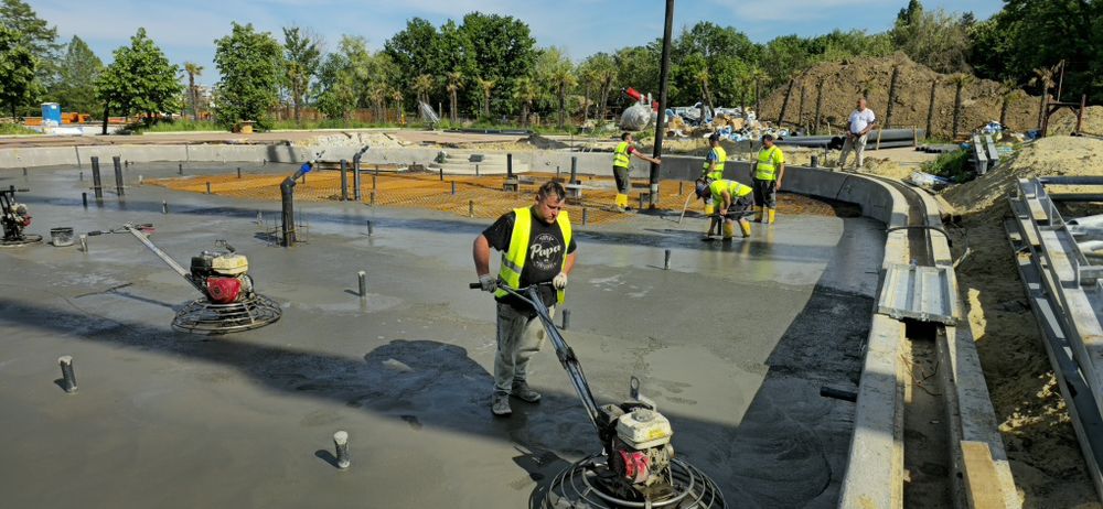 Turnari beton Elicopterizat- finisat cu Quarț, Periat antiderapant, Pardoseli Industriale cu cuart, sapa din beton in curte, platforme betonate
