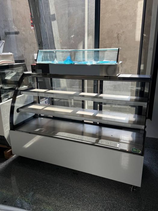 -30c Muzlatgich, vitrina xaladilnik, tortlar uchun haladilnik