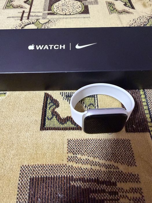 Часы Apple Watch Nike SE 44mm
