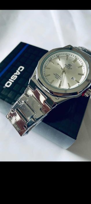 Часовник Касио Едифейс Самфир