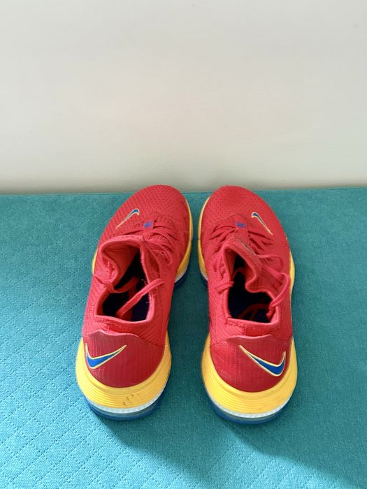 NIKE LEBRON XVI LOW Universitary Red - EU 46