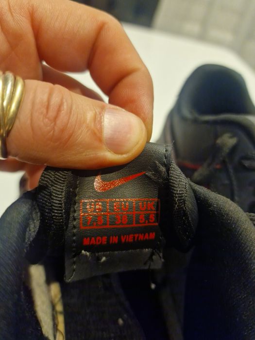 Продавам запазени,почти нови маратонки Nike Air CR7 и  Nike Halloween