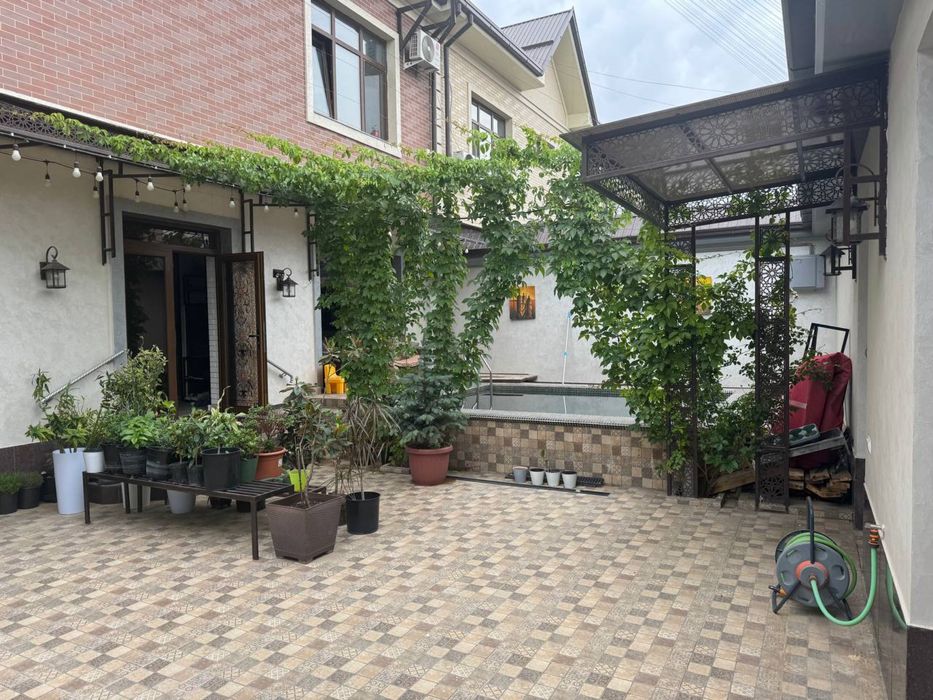 Продам дом. Три этажа. 8 спален. Пять сан узлов