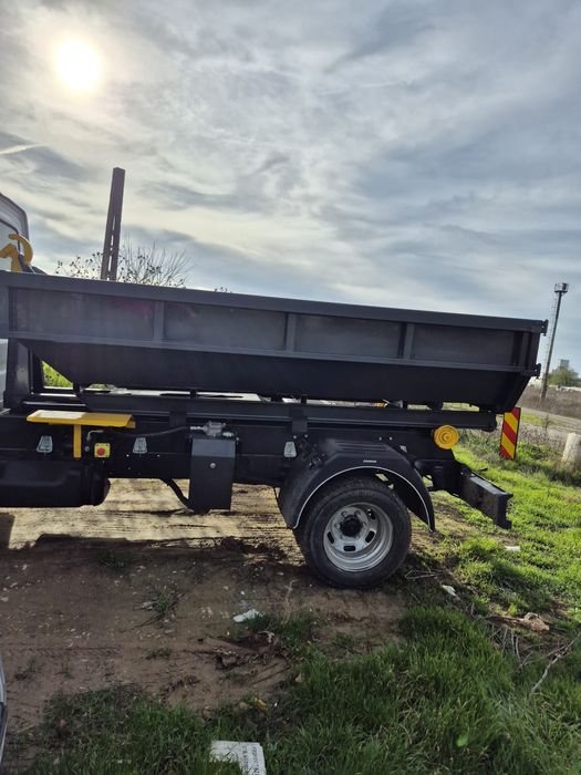 Transport moloz,nisip,pietriș și pământ negru vegetal
