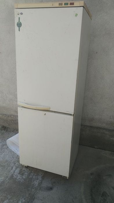 Xolodilnik srochno sotiladi