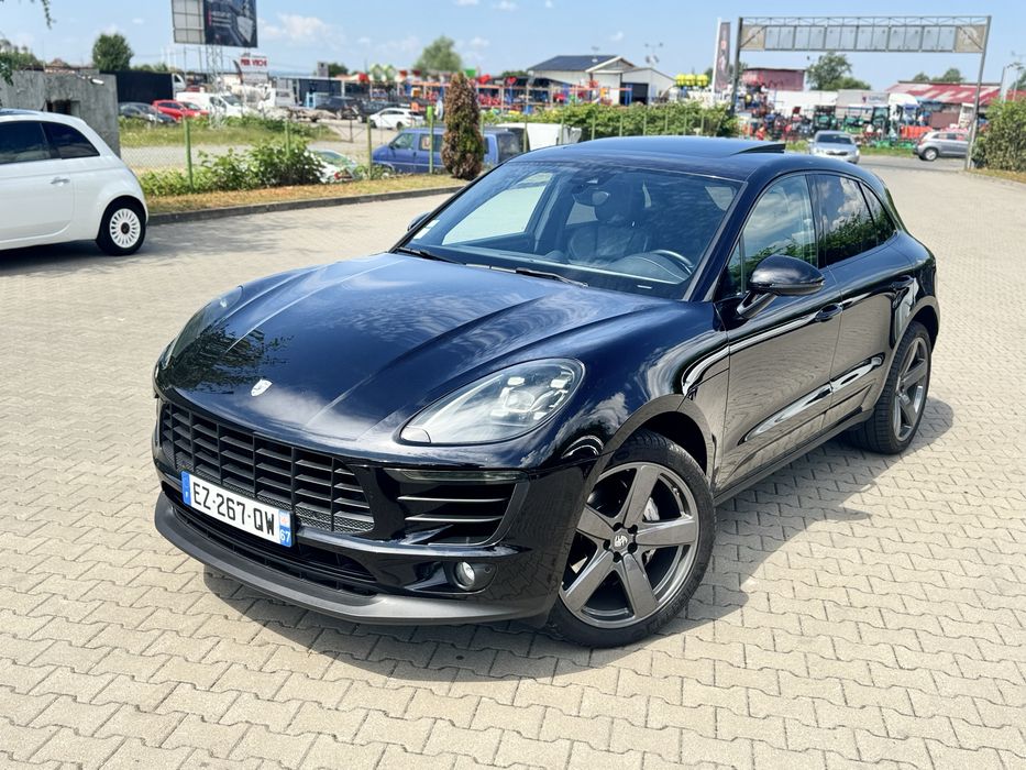 PORSCHE Macan