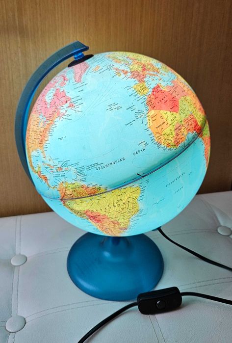 Светещ глобус 25 см. Страхотен!
