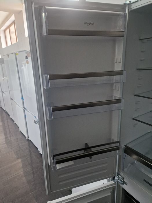 Хладилник за вграждане Whirlpool 196см 320 литра