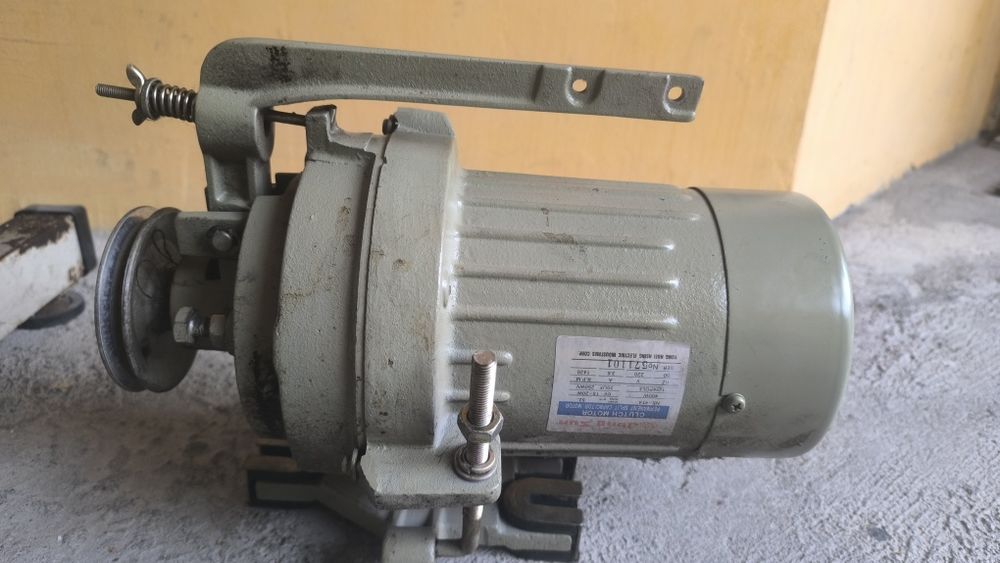 Ел.мотор монофазен за шевна машина.