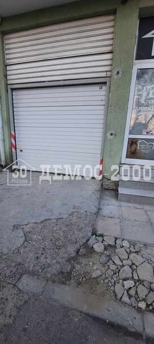 Подземно паркомясто за малък автомобил или мотоциклет