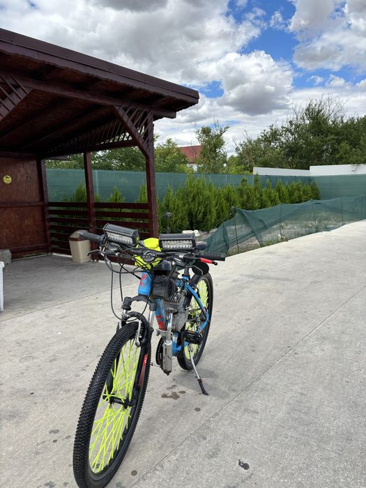 Vand bicicleta cu motor 80 cc 2 timpi