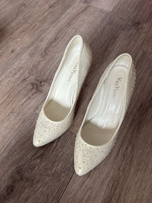 Туфли белые бу на каблуке