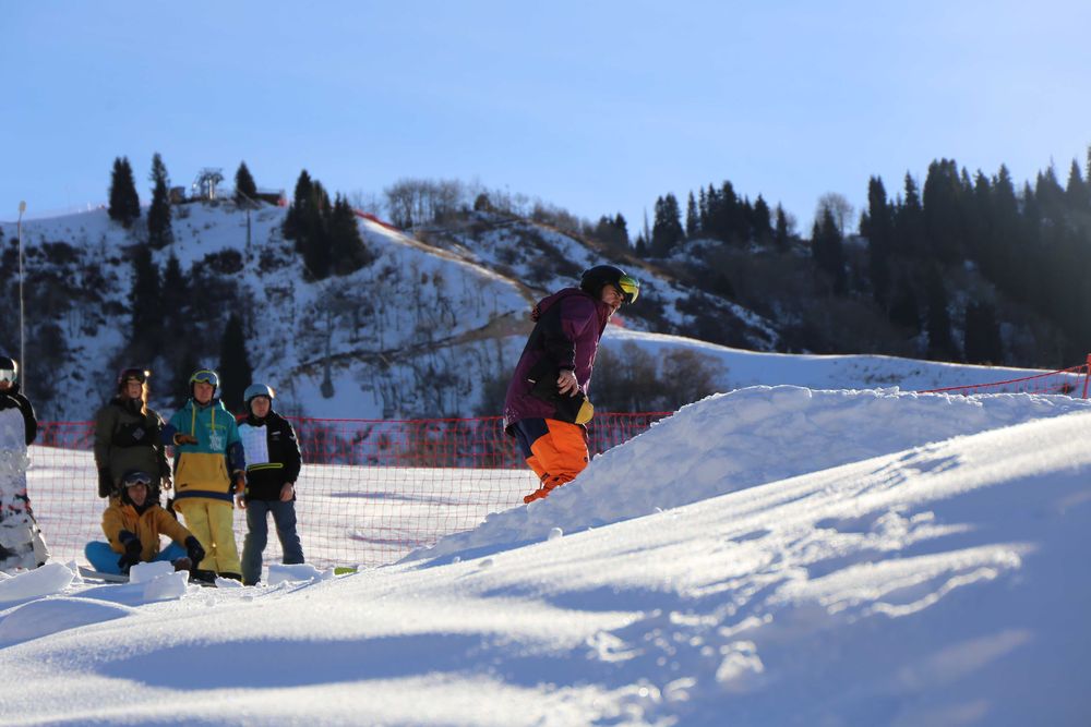 Сноуборд школа (инструктор) - Snowboard School