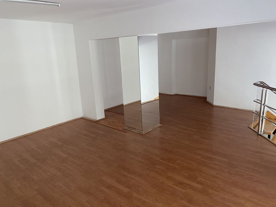Spatiu central    80 m. RM VALCEA Chirie. Vanzare  Bulevardul NICOLAE BALCESCU NR 1