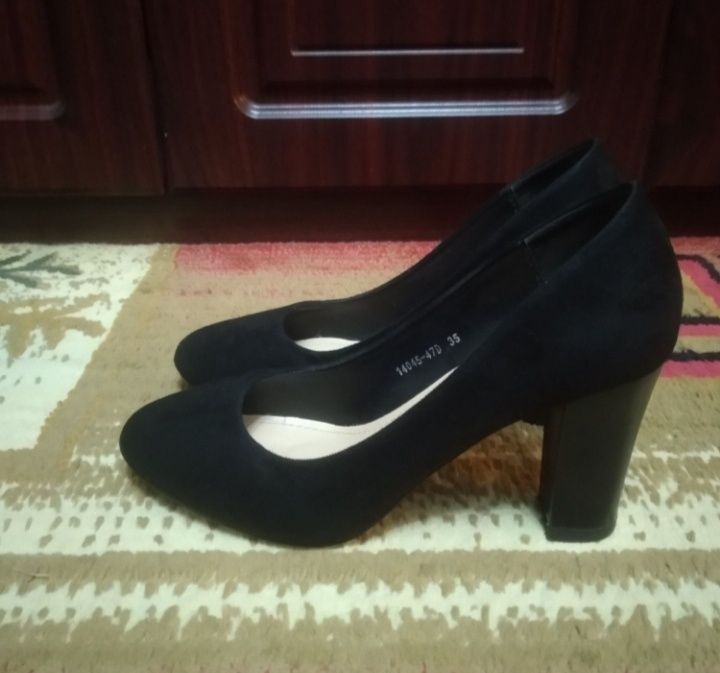 Туфли замшевые импортные 35 размер