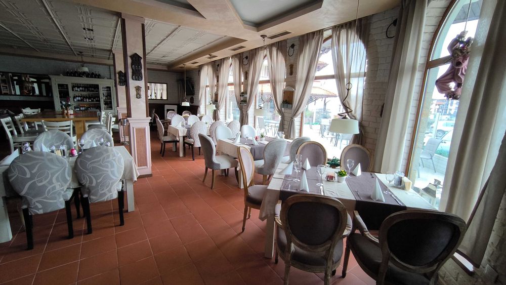 Дава се под наем Заведение в Банско - 500 кв.м за 25500 € - Снимка #1