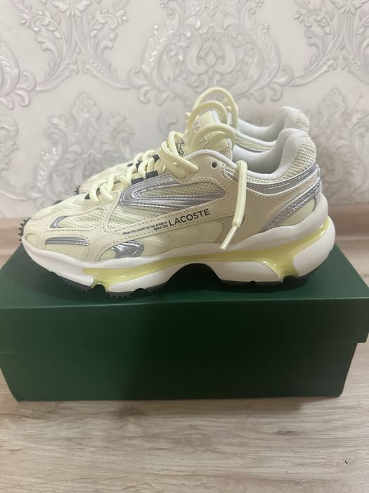 Новые кроссовки  lacoste