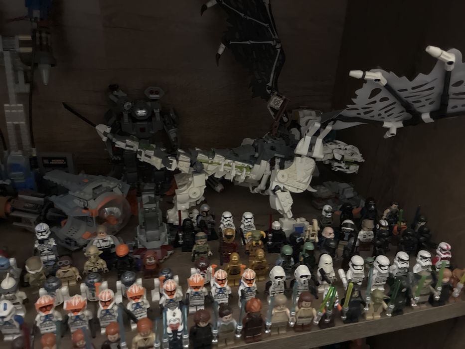 Vand figurine si seturi lego