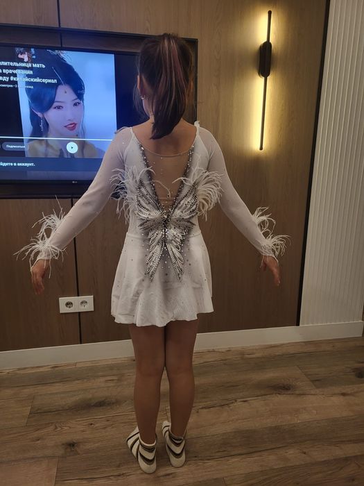 Продам платья для фигурной катание