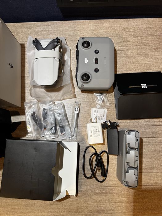 DJI Mini 2 Fly More Combo