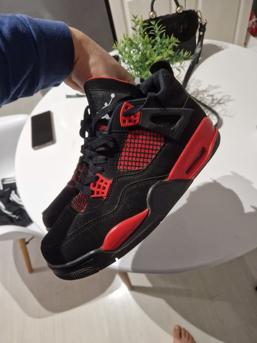 Jordan 4 retro Red Thunder