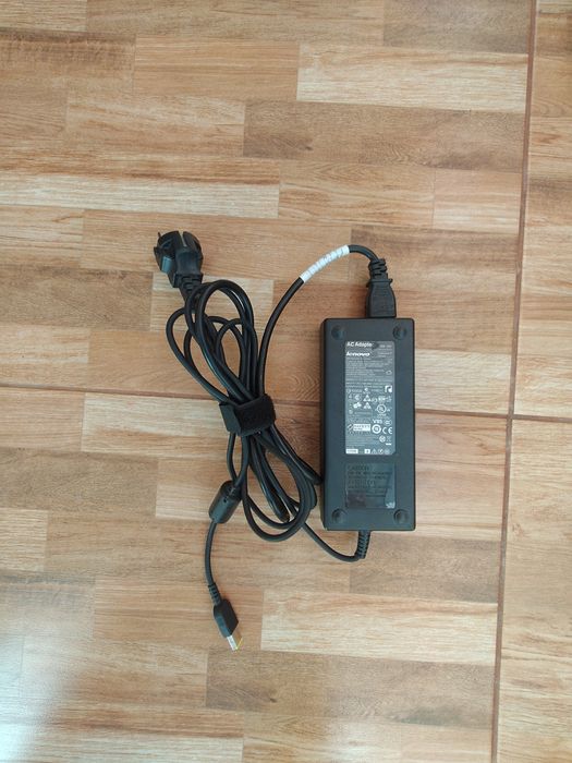 Încărcător Lenovo 135W