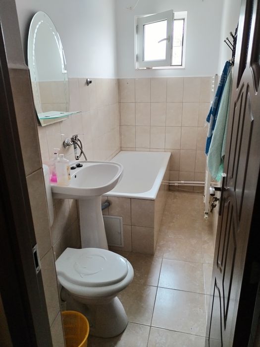 Vând apartament 2 camere în Roman