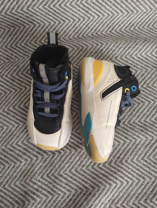 Zara обувки за момче номер 23