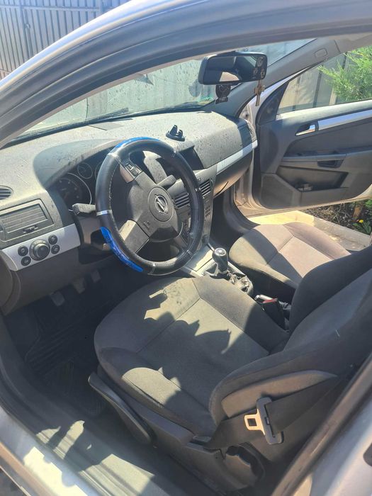 Mașina Opel Astra H de vânzare