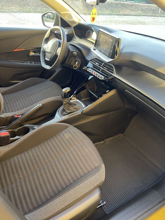 VAND SAU SCHIMB PEUGEOT 208 an 2023 luna 10 garantie pana la 2027 luna