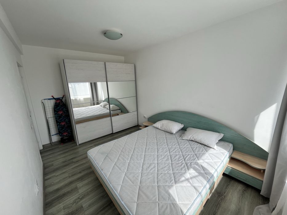 Inchiriez apartament si parcare in Donath Park