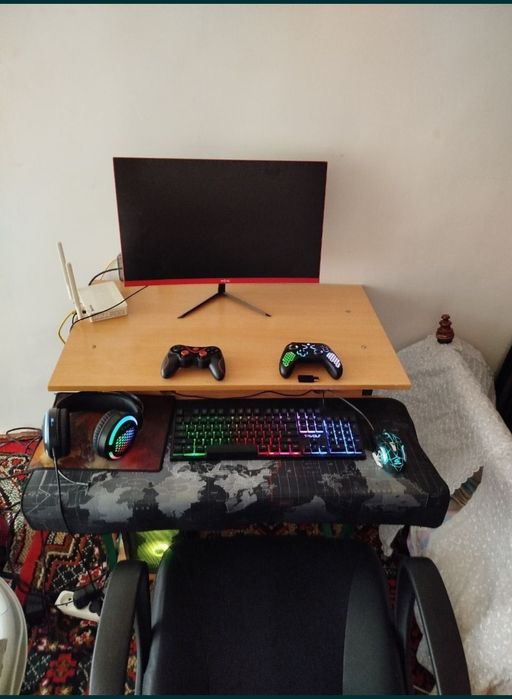 Компьютер с монитор 600