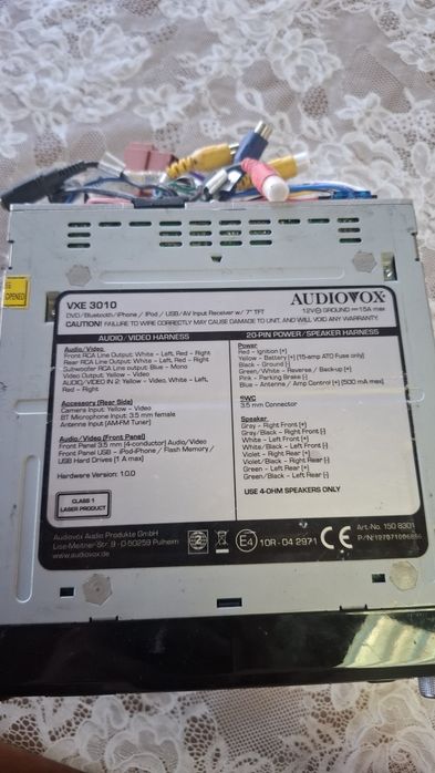 Радио с излизащ екран AUDIOVOX VXE 3010