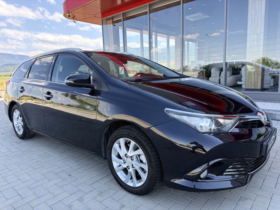 Toyota Auris 1.8 Hybrid 100к.с Facelift / Panorama / NAVI / Camera