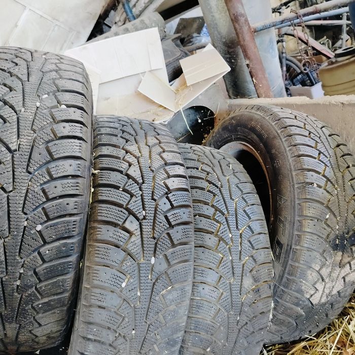 Зимные шины 195/85/15