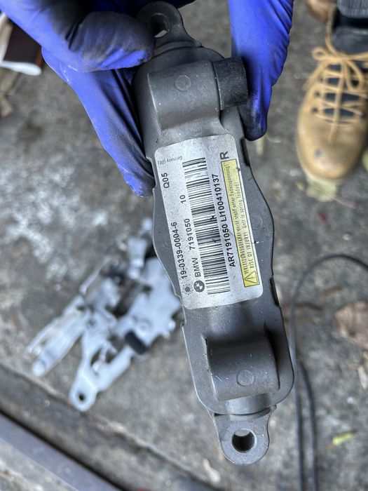 capsa pirotehnica pedestrian BMW F10,F11,F01,F02 balama capota