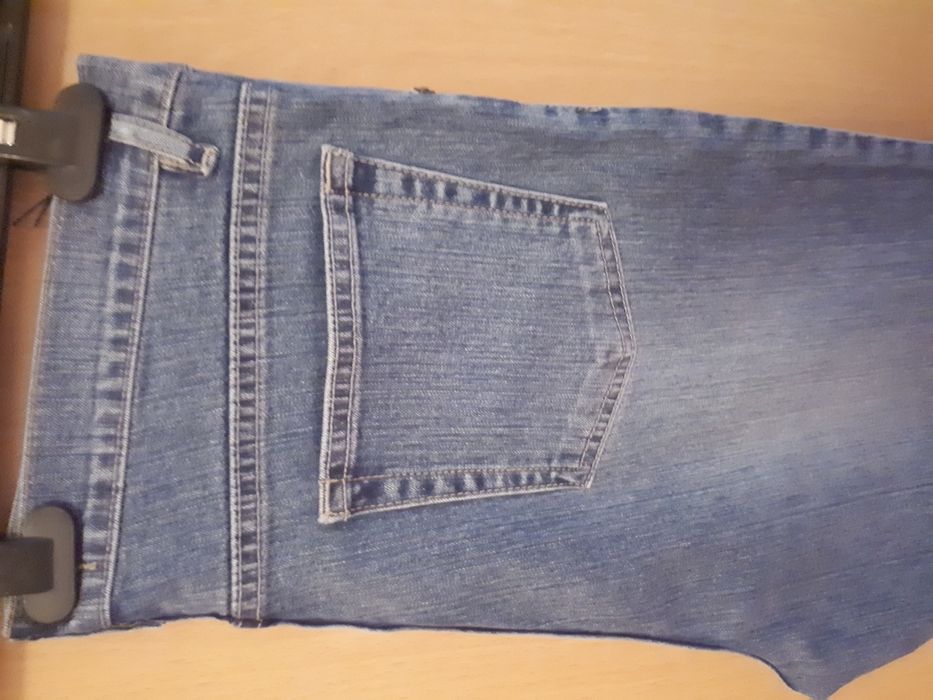Джинсы  клеш продам