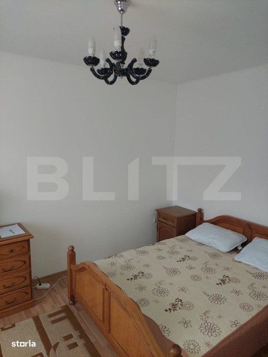 Casa de vanzare, cu 6 camere, 300 mp, spatioasa, in Campulung Moldoven