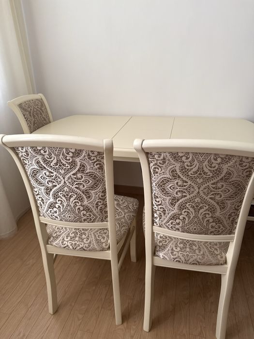 Продам стол с 4 стульями дерево