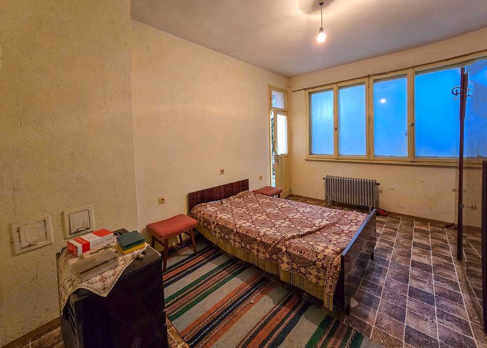 Истинска масивна къща – 3 етажа по 140 кв.м в с. Енина