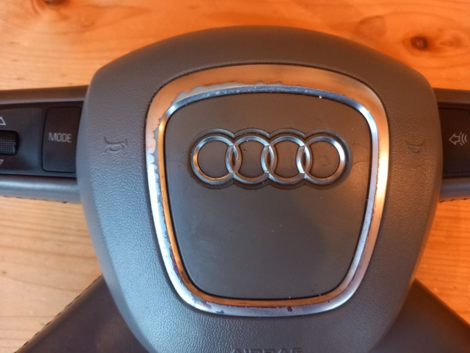 Волан за АУДИ А6 C6 4F в перфектно състояние!!!