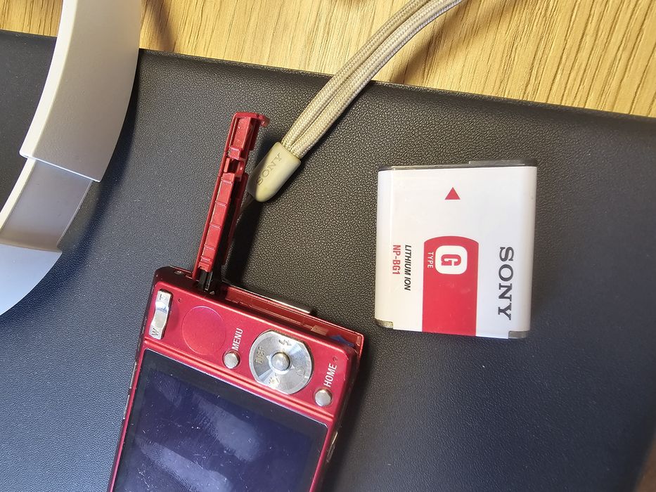 Sony Cyber-shot DSC-T100 (цикламен цвят) – фотоапарат