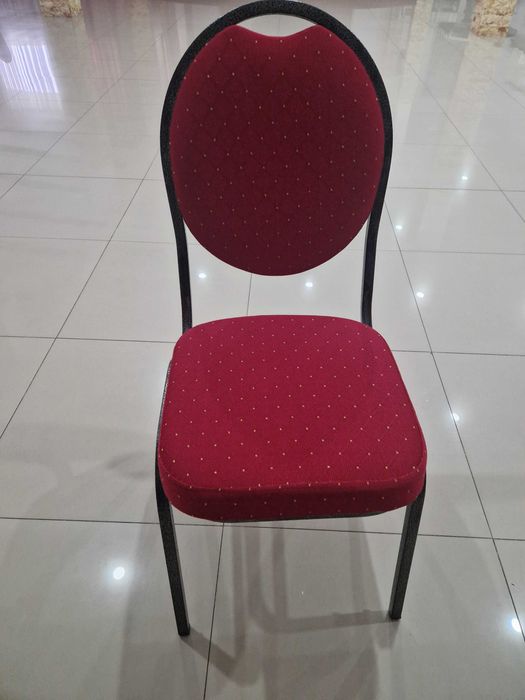 Vand scaune cu structura metalica