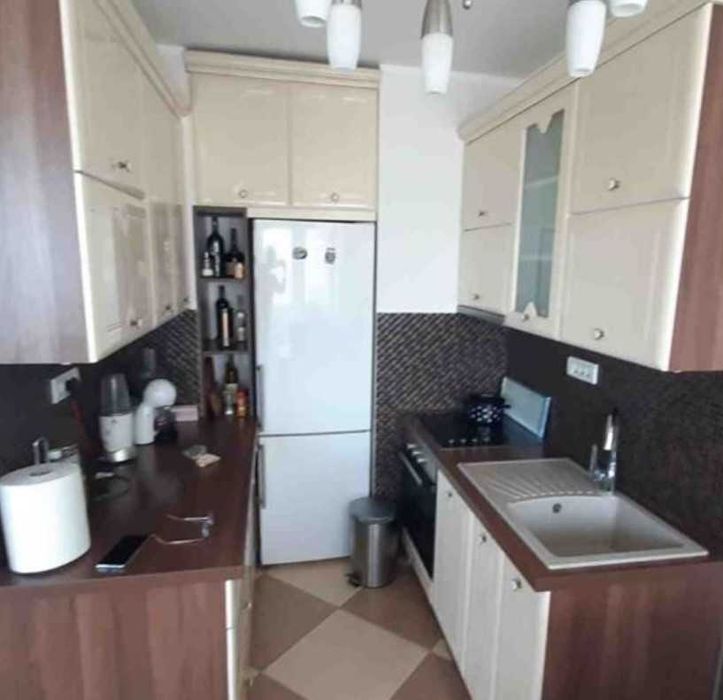 Дава се под наем Тристаен апартамент в Пловдив, Център - 83 кв.м за 438.6 € - Снимка #1