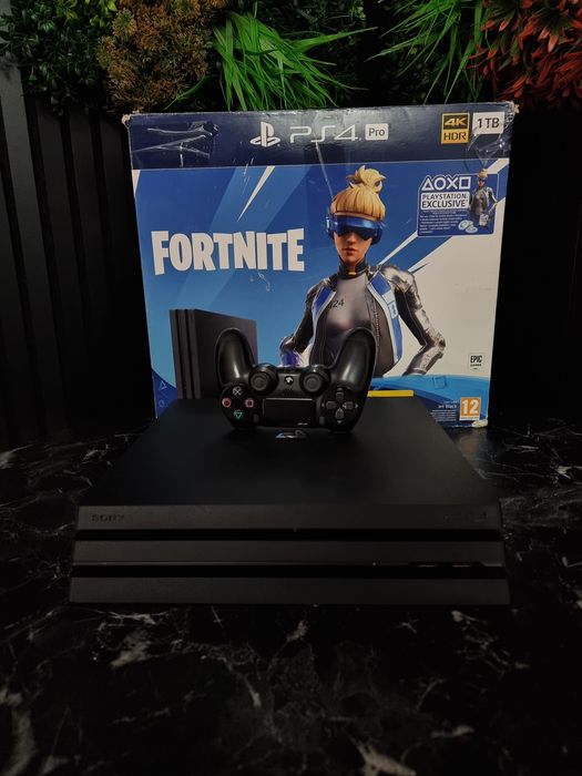 Noble Amanet - PlayStation 4 Pro, 1TB, 1 Joystick