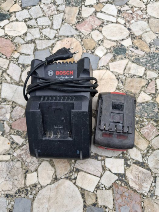 Зарядно и батерия за инсроменти бош