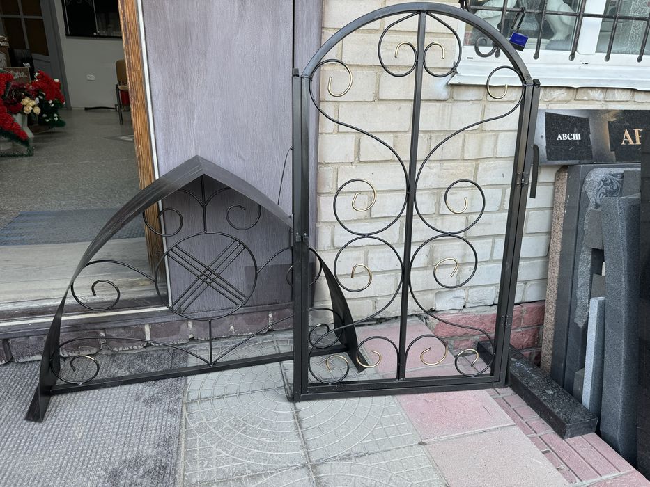 Кулпытас, Памятники Оскемен, айшык, полумесяцы, гранит