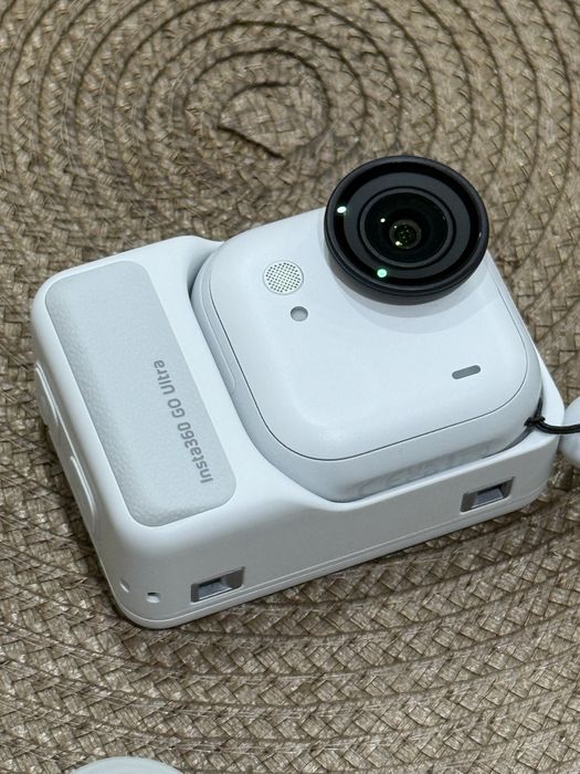 Экшн-камера Insta360 GO Ultra Creator Bundle белый
