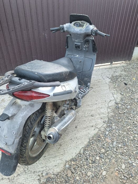 Vând aprilia city 125cc