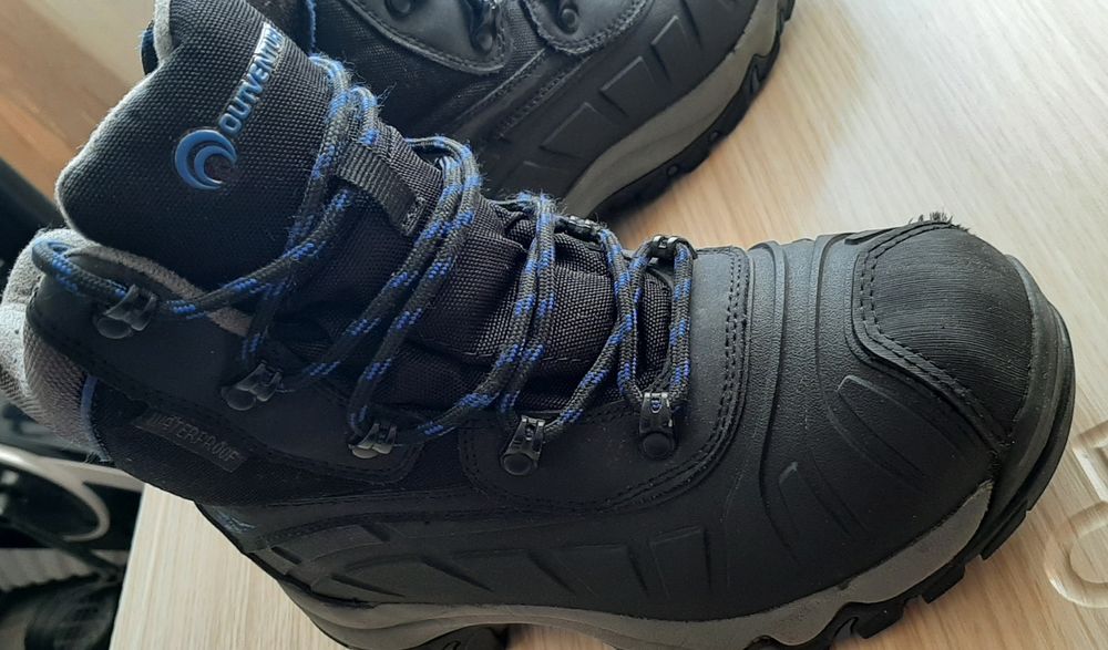 Продам ботинки осень -зима 38 размер